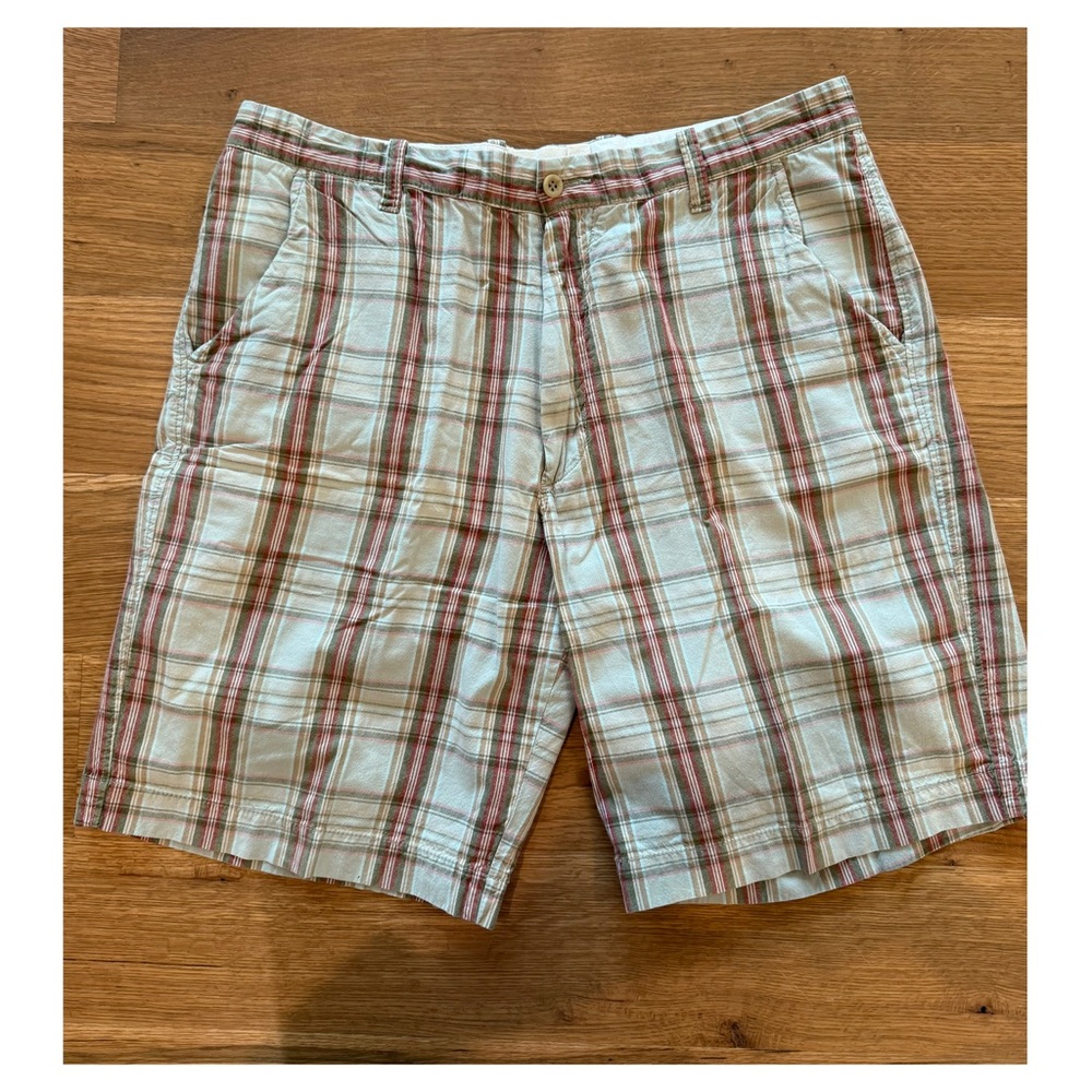 MADISON Men’s Green and Red Plaid Shorts